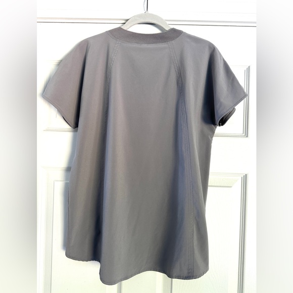 Athleta Zephyr V-Neck Tee in Osprey Grey - Picture 6 of 12